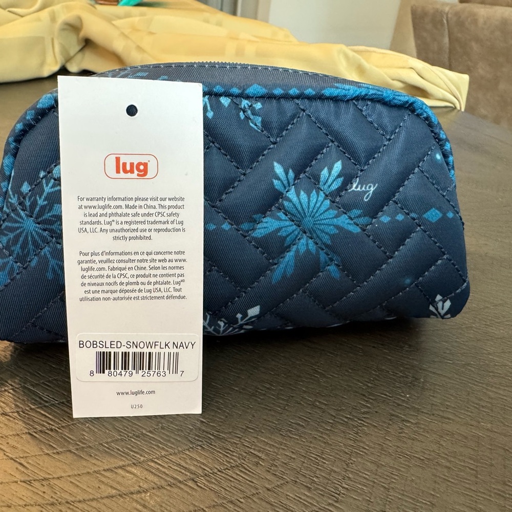 Lug Bobsled -NWT -Snowflake Navy